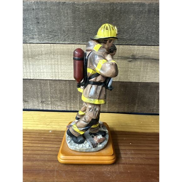 Vanmark Red Hats of Courage Hero IV Collectable Firefighter FM88319 - Picture 3 of 6